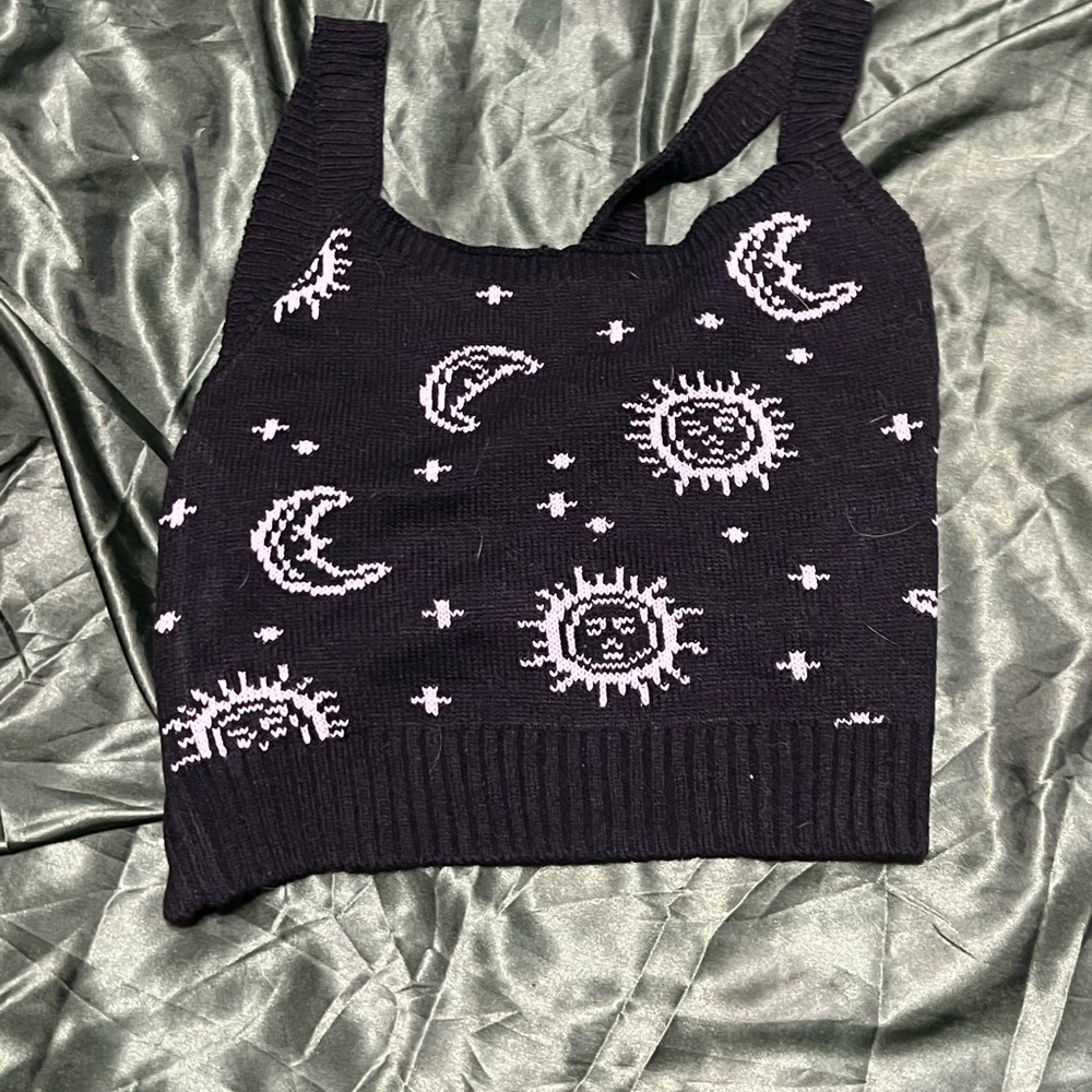 black crop top